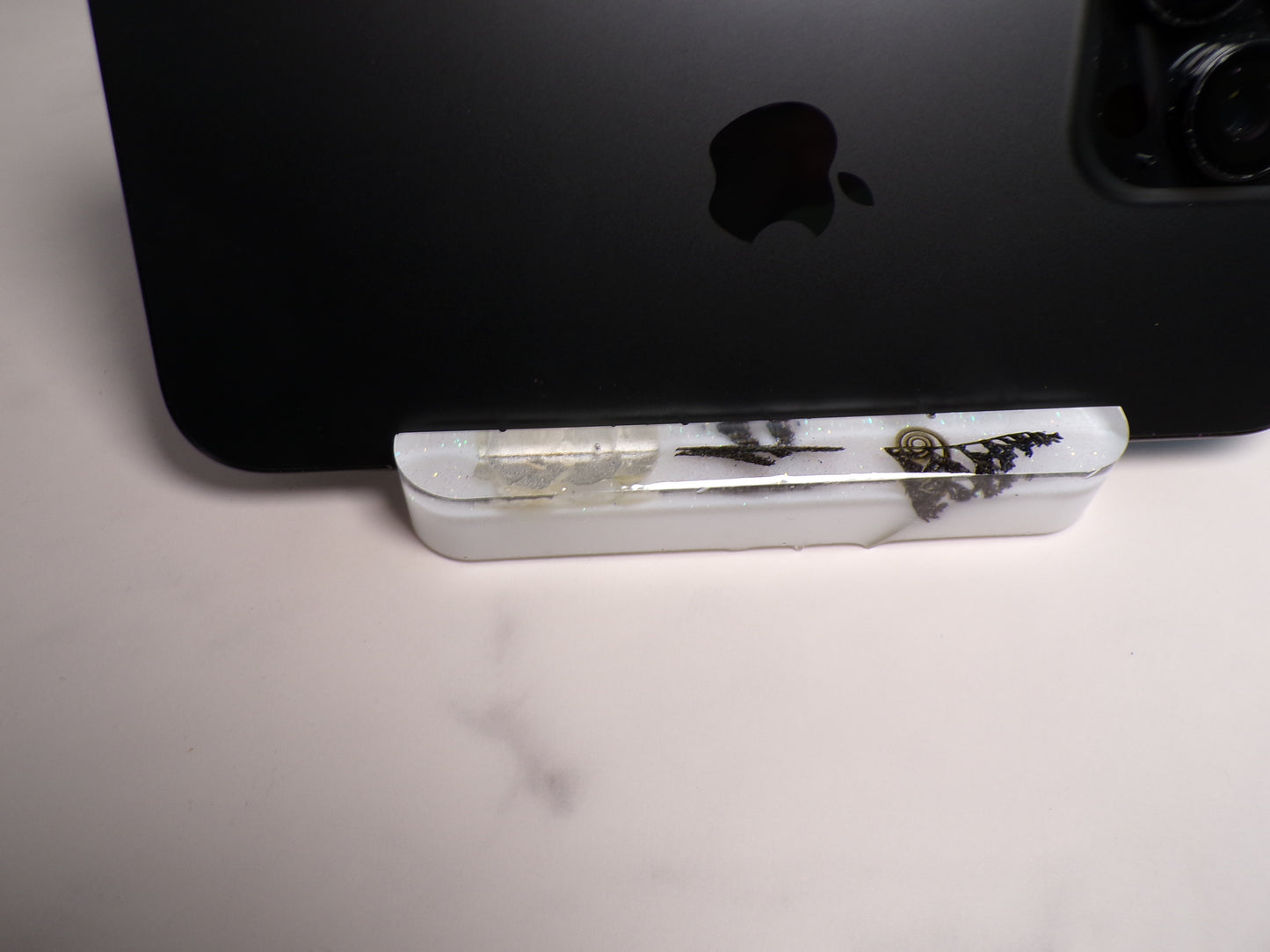 PHONE STAND BLK & WHITE