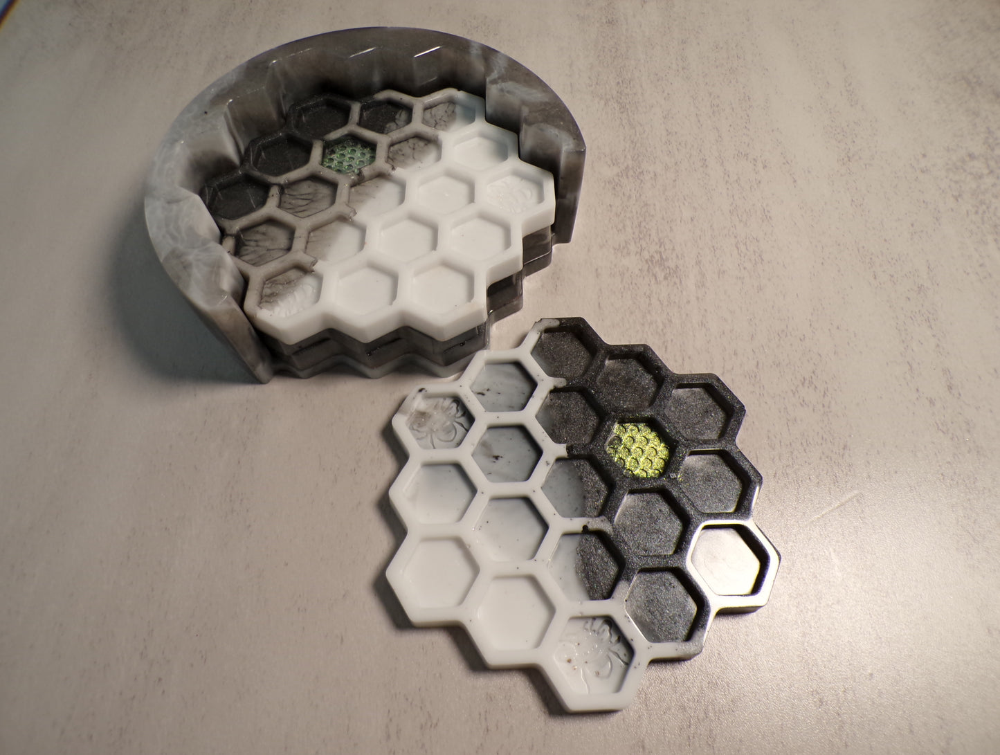 BLACK/WHITE HONEYOMB COASTERS