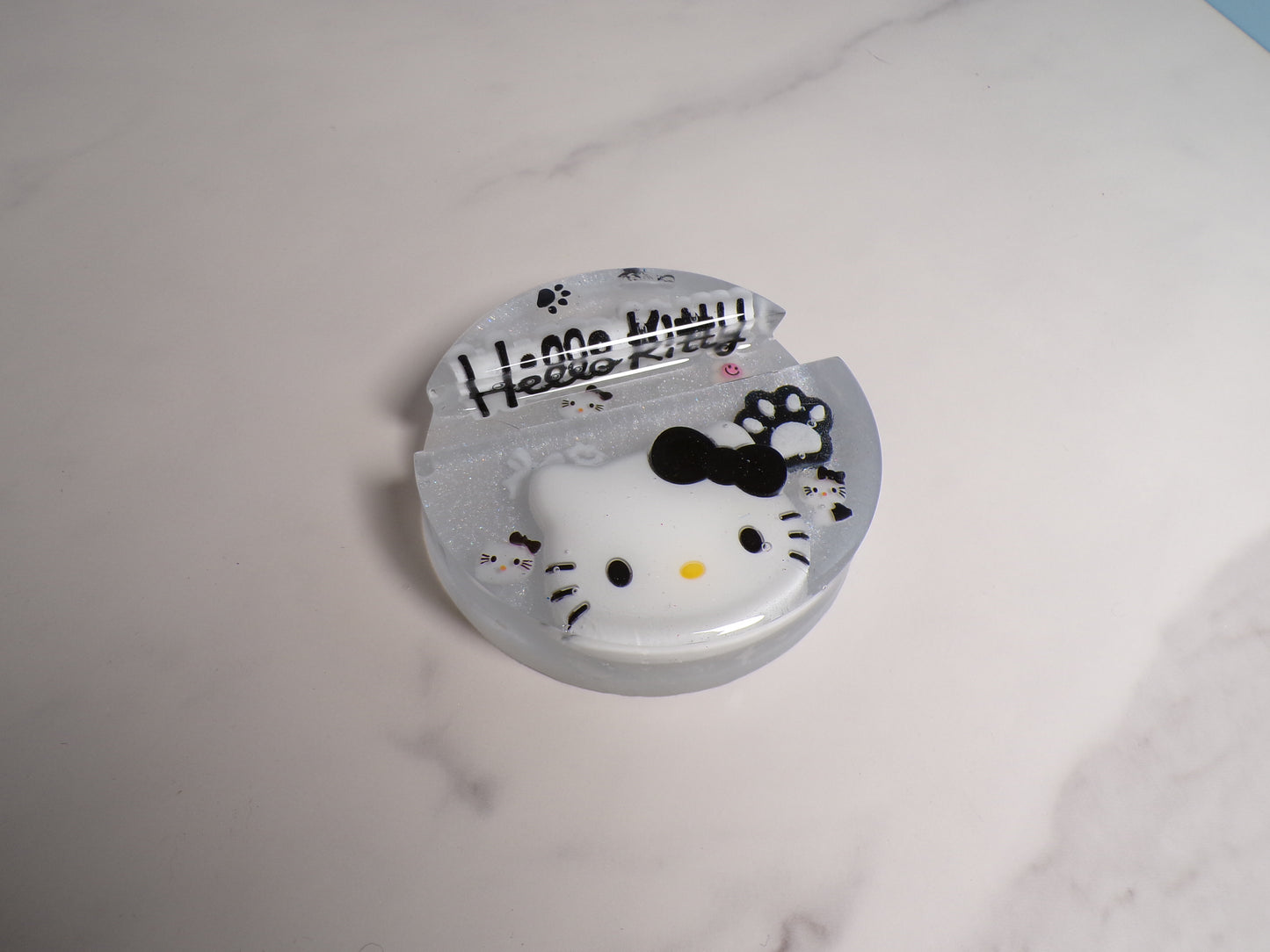 ROUND BLK & WHITE PHONE STAND