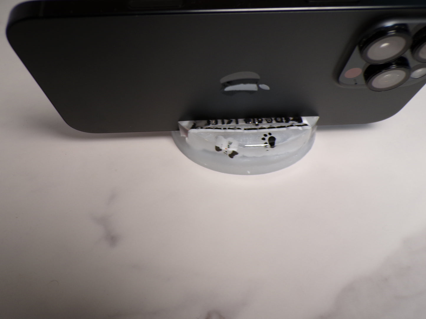 ROUND BLK & WHITE PHONE STAND