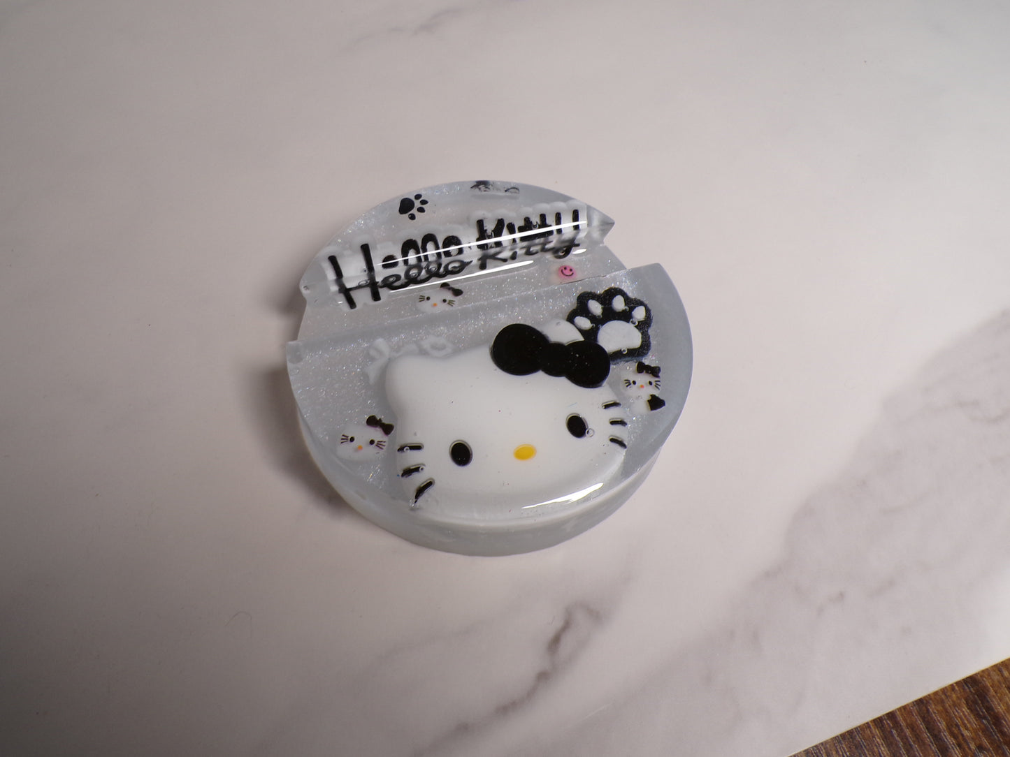 ROUND BLK & WHITE PHONE STAND