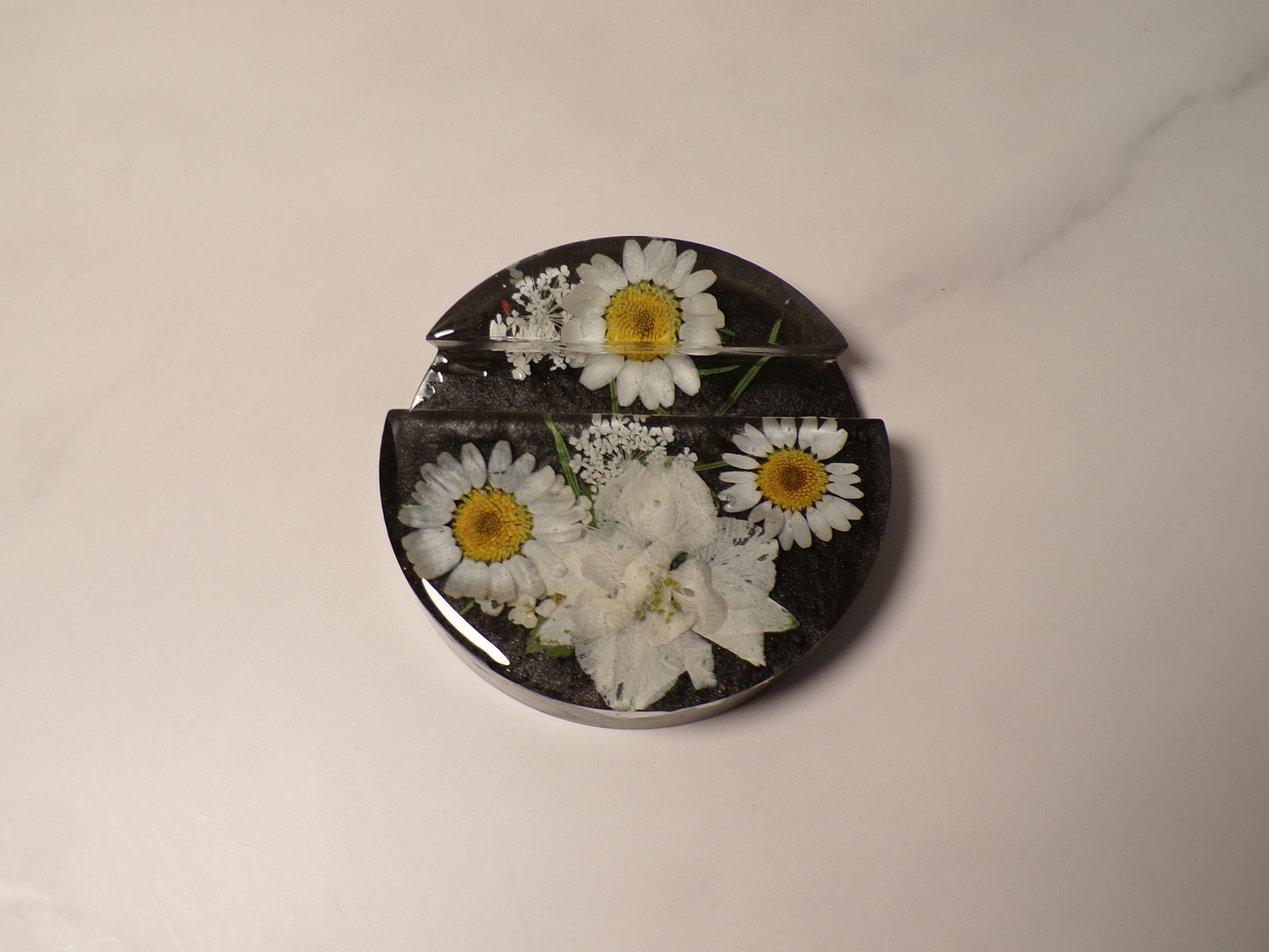 ROUND WHITE FLORAL STAND