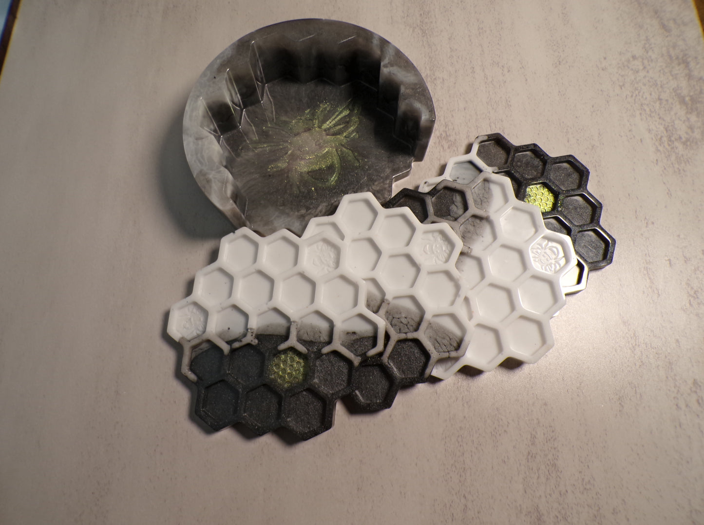 BLACK/WHITE HONEYOMB COASTERS